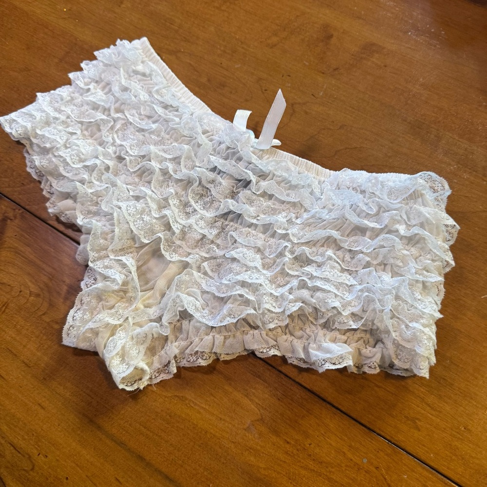 Ruffled Lace Bloomer Boyshorts - White